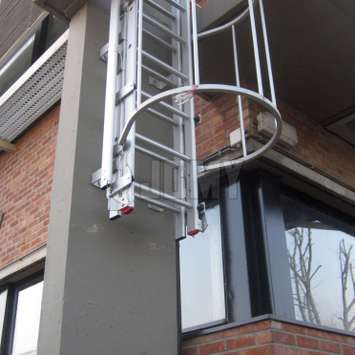 Slang Verkeerd slecht humeur Aluminum fixed ladders | JOMY